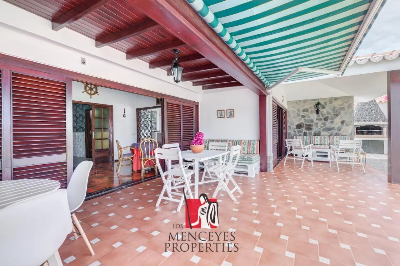 Amplio Chalet En Palm-Mar Con Jardin Y Vista Al Mar Villa